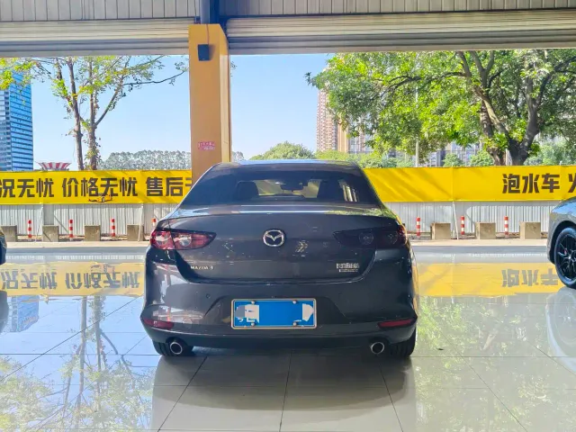 Mazda Axela — Фото автомобиля 5