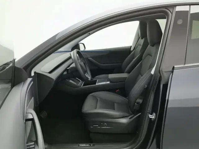 Tesla Model Y — Фото автомобиля 10