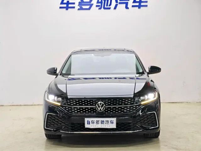 Volkswagen Passat — Фото автомобиля 2
