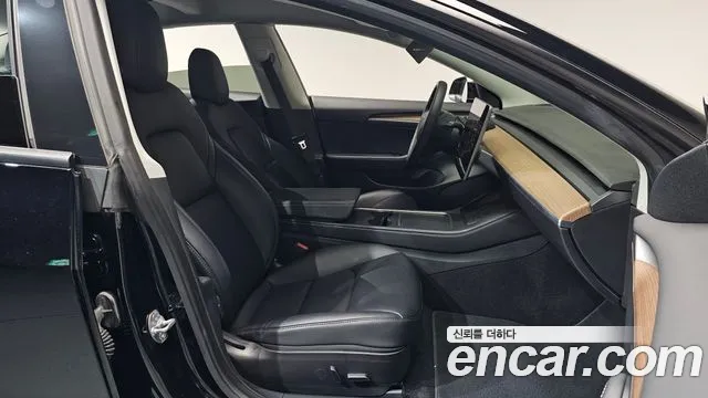 Tesla Model 3 — Фото автомобиля 16