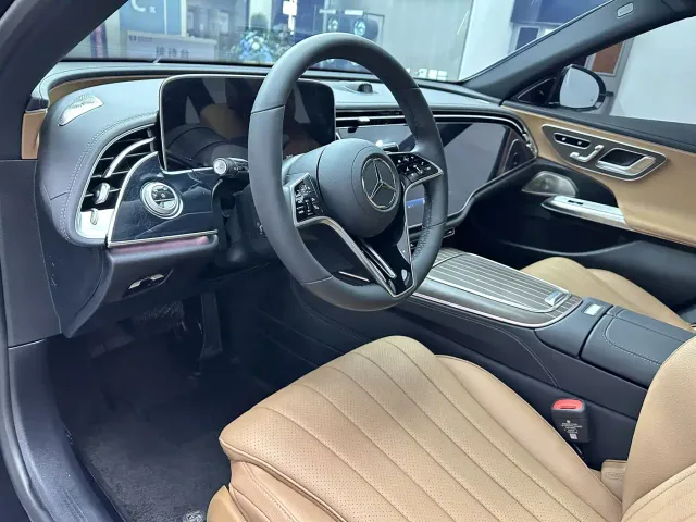 Mercedes-Benz E-Class — Фото автомобиля 12