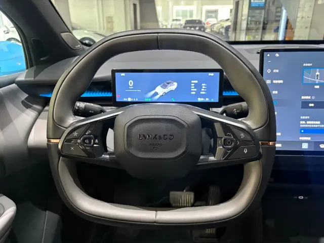 Lynk & Co Z20 — Фото автомобиля 13