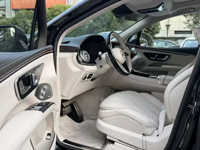 Mercedes-Benz Maybach EQS SUV — Фото автомобиля 3