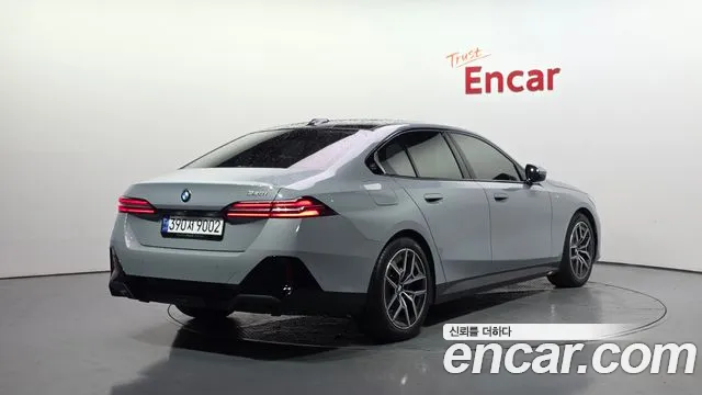 BMW 5-Series — Фото автомобиля 2