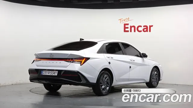Hyundai Avante CN7 — Фото автомобиля 2