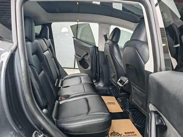 Tesla Model Y — Фото автомобиля 6