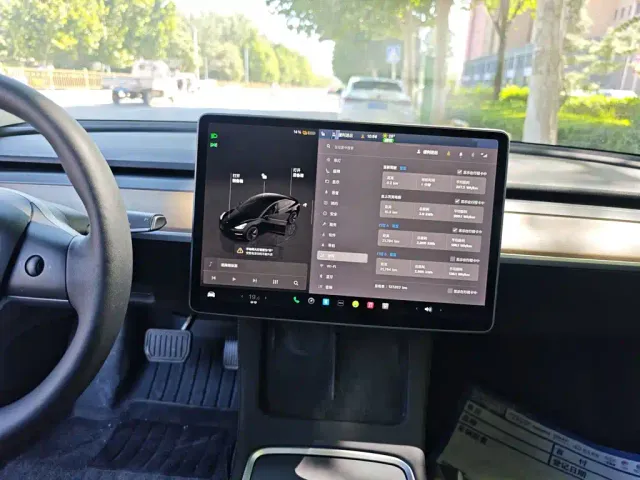 Tesla Model 3 — Фото автомобиля 8