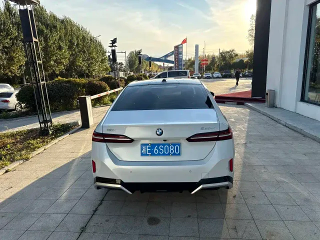 BMW 5 Series — Фото автомобиля 5