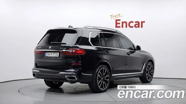 BMW X7 — Фото автомобиля 2