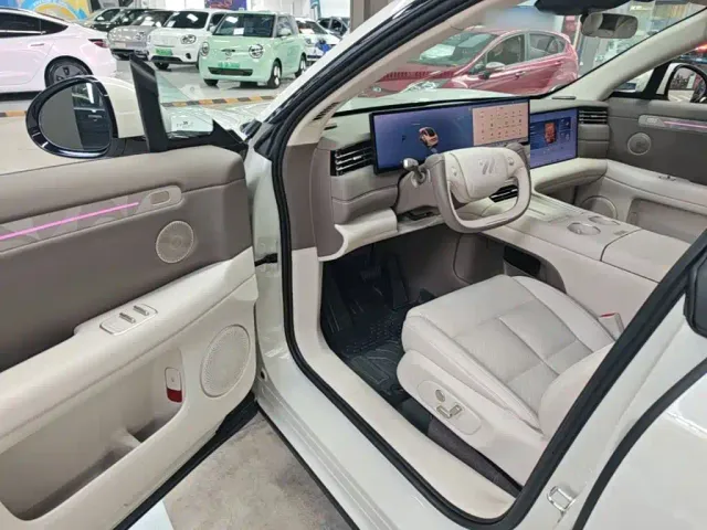 IM Motors LS6 — Фото автомобиля 15