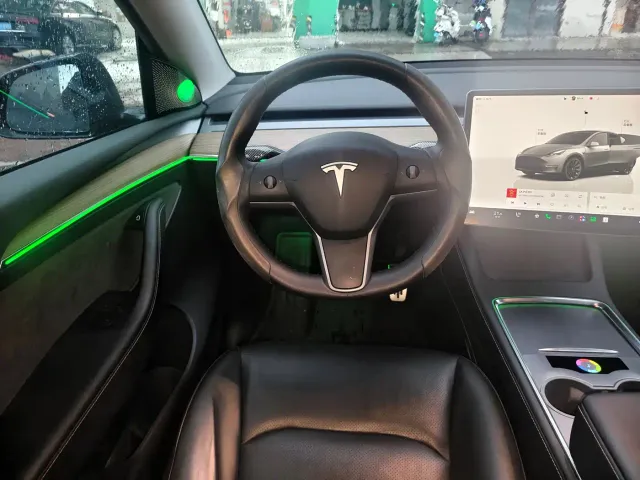 Tesla Model Y — Фото автомобиля 8