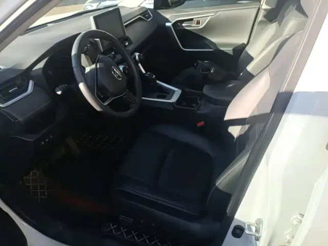 Toyota RAV4 — Фото автомобиля 14