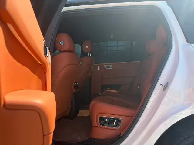 Li Auto L7 — Фото автомобиля 11