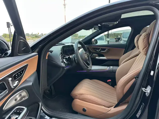 Mercedes-Benz E-Class — Фото автомобиля 2