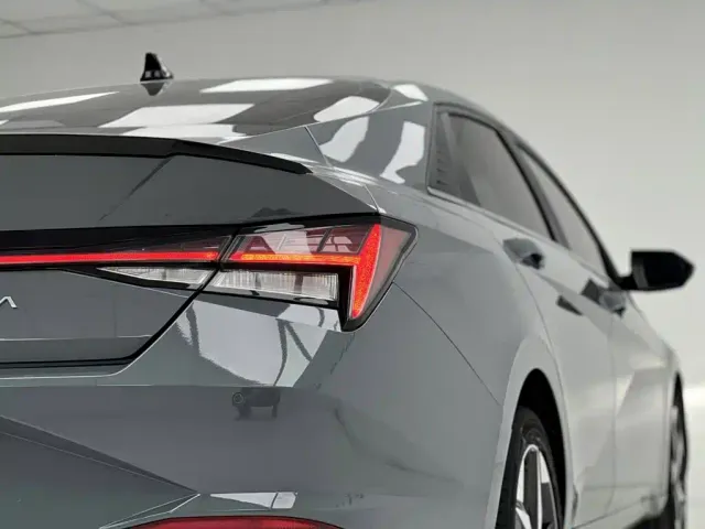 Hyundai Elantra — Фото автомобиля 8