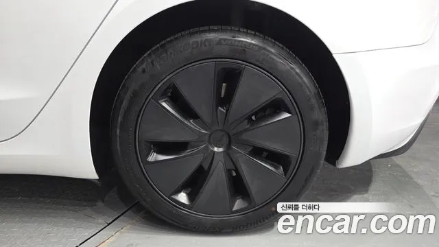 Tesla Model 3 — Фото автомобиля 20
