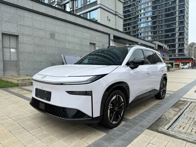 Фотография автомобиля — Toyota BoZhi 3X