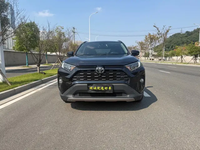 Toyota RAV4 — Фото автомобиля 2
