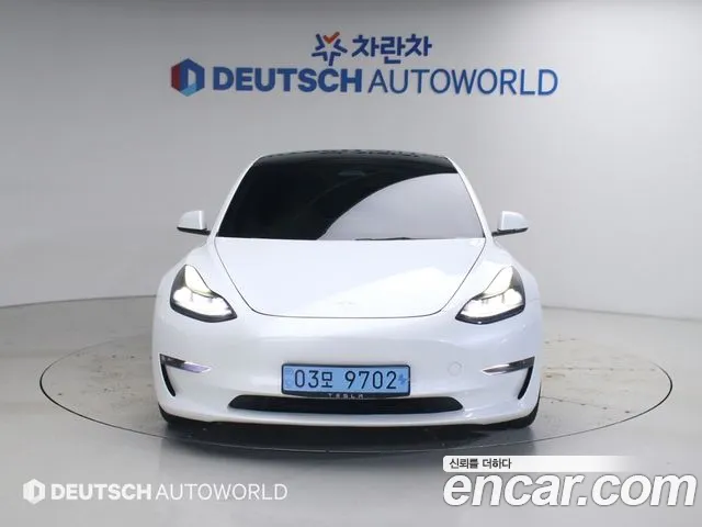 Tesla Model 3 — Фото автомобиля 3