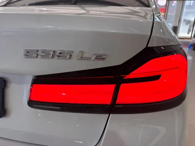 BMW 5 Series — Фото автомобиля 16