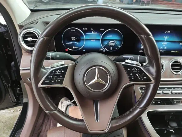 Mercedes-Benz E-Class — Фото автомобиля 10