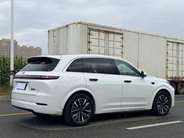 Li Auto L7 — Фото автомобиля 12