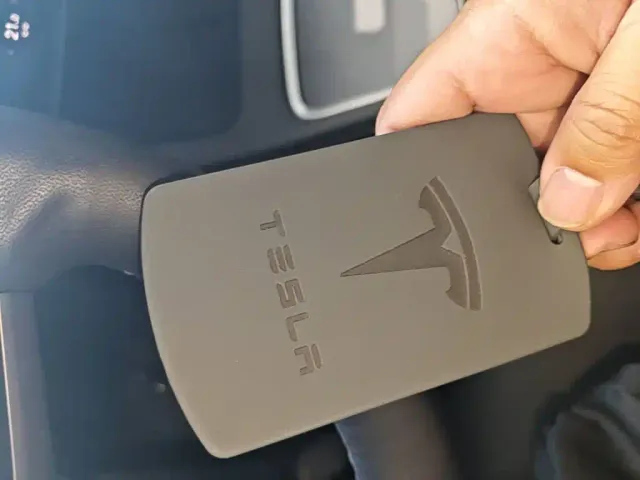 Tesla Model Y — Фото автомобиля 8