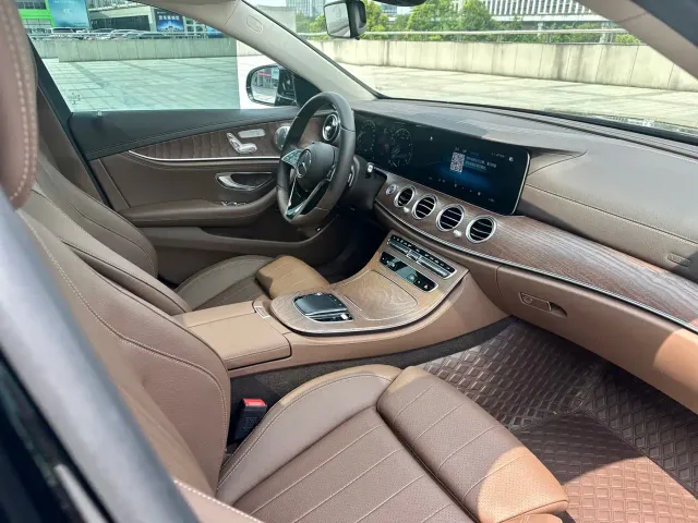 Mercedes-Benz E-Class — Фото автомобиля 7