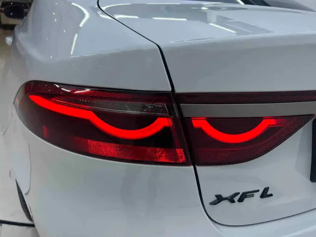 Jaguar XFL — Фото автомобиля 5