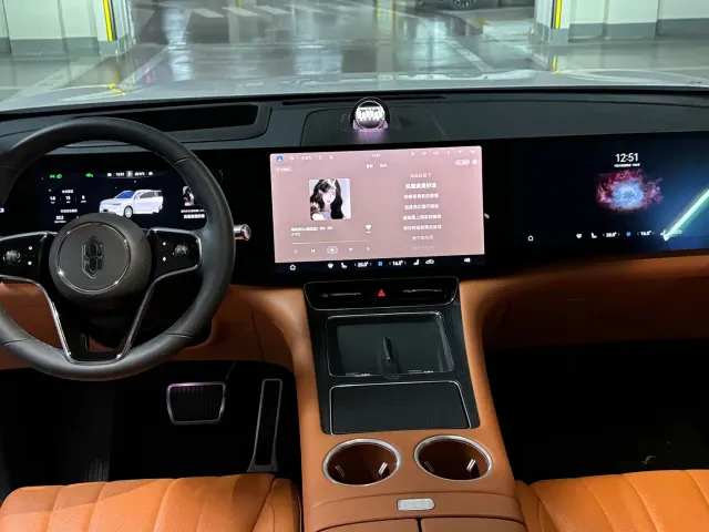 AITO Wenjie AITO M8 2025 Range Extender Max+ Edition 53.4kWh 5-seater — Фото автомобиля 14