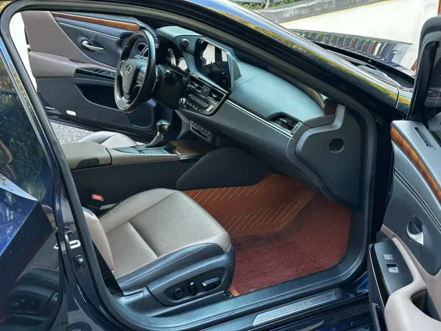 Lexus ES — Фото автомобиля 10