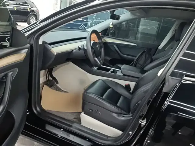 Tesla Model Y — Фото автомобиля 15