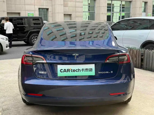 Tesla Model 3 — Фото автомобиля 4