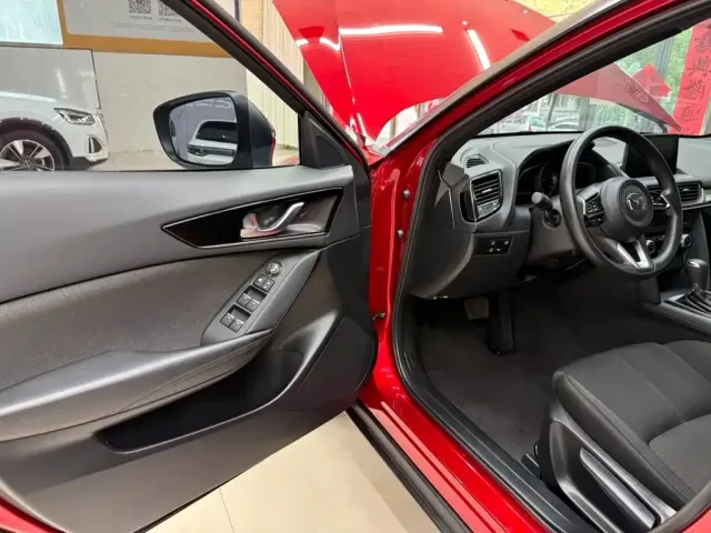 Mazda CX-4 — Фото автомобиля 8