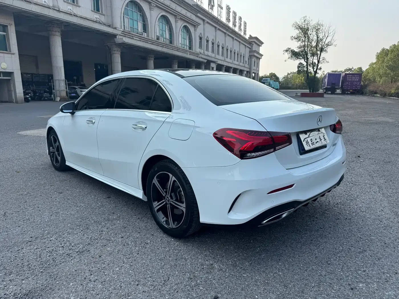 Mercedes-Benz Mercedes-Benz A-Class 2023 A 200 L Fashion — Фото автомобиля 9
