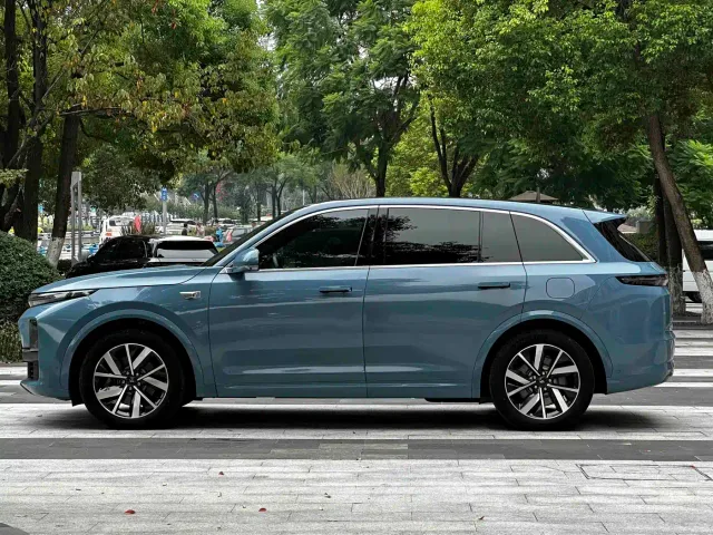 Li Auto L7 — Фото автомобиля 4