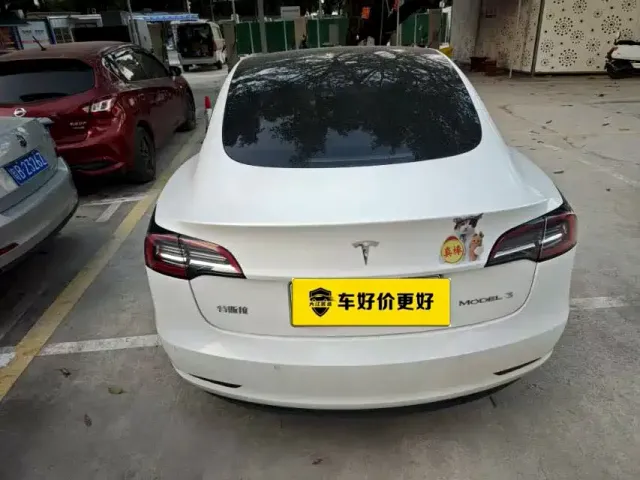 Tesla Model 3 — Фото автомобиля 8