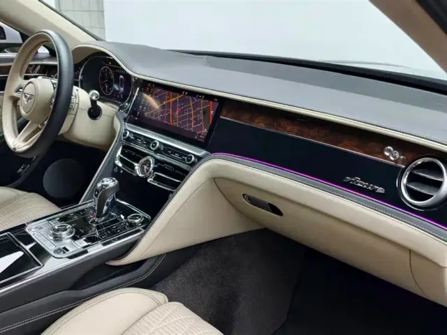 Bentley Flying Spur — Фото автомобиля 11