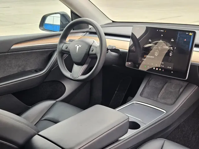 Tesla Model Y — Фото автомобиля 15