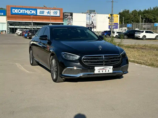 Mercedes-Benz E-Class — Фото автомобиля 3
