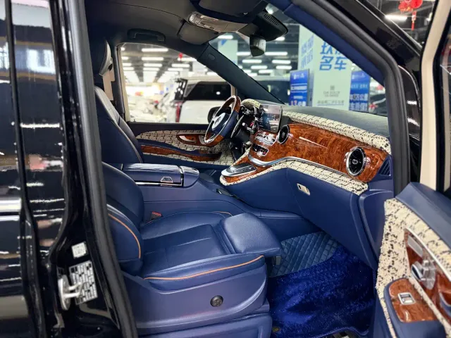 Mercedes-Benz V-Class — Фото автомобиля 15