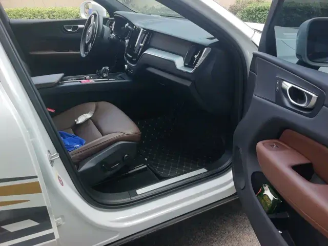 Volvo XC60 — Фото автомобиля 8