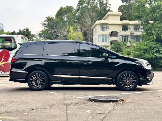 Honda Elysion — Фото автомобиля 8