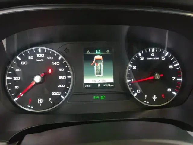 Roewe iMAX8 — Фото автомобиля 11