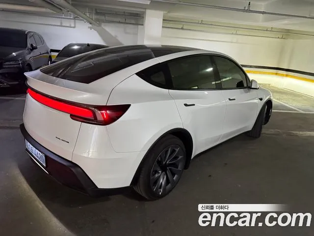 Tesla Model Y — Фото автомобиля 4