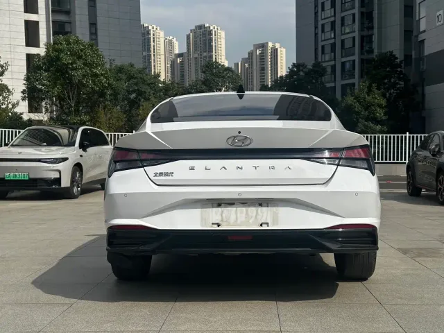 Hyundai Elantra — Фото автомобиля 11