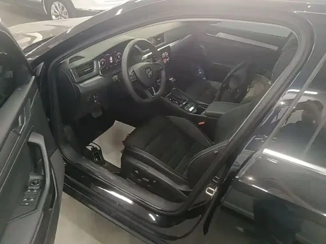 Skoda Superb — Фото автомобиля 15