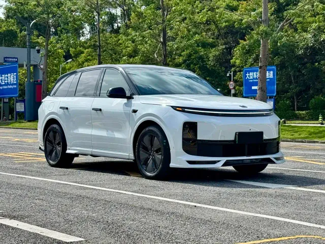 Li Auto L6 — Фото автомобиля 2