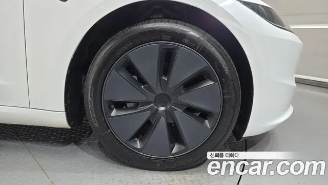 Tesla Model 3 — Фото автомобиля 6