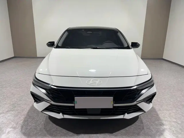 Hyundai Elantra — Фото автомобиля 3
